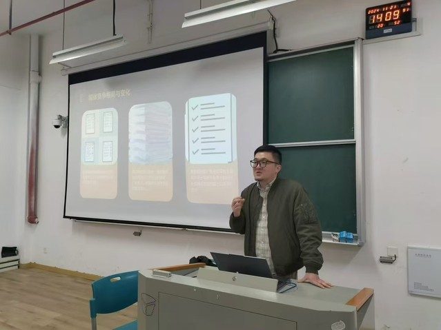 讲座图片1.jpg